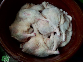 腌鴨腿放多少鹽？腌鴨腿要多少鹽一斤？