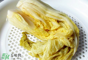 腌酸菜放多少鹽？腌酸菜放鹽比例