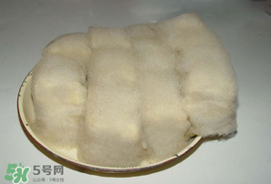 霉豆腐長黑毛能吃嗎？霉豆腐為什么長黑毛？