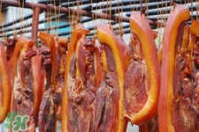 熏肉怎么熏是紅色的？熏肉為什么是紅色？