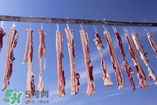 熏肉怎么熏是紅色的？熏肉為什么是紅色？