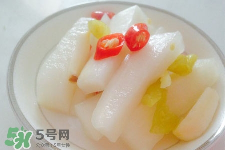 腌蘿卜要放水嗎？腌蘿卜里面加水嗎？