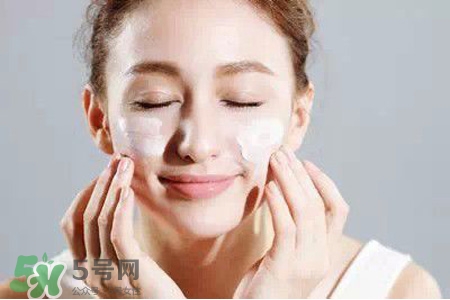 用完卸妝膏還要用洗面奶嗎？用完卸妝膏后需要用洗面奶嗎？