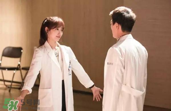 蜜褐色頭發圖片_蜜褐色適合什么膚色