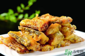 面粉炸魚怎么做？怎么用面粉炸魚？