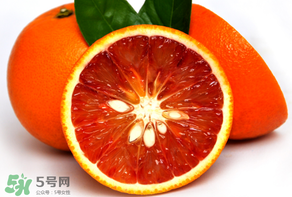 血橙和普通橙子有什么區別？血橙比普通的橙子好吃嗎？