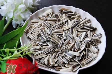 吃瓜子會口腔潰瘍嗎？口腔潰瘍可以吃瓜子嗎？