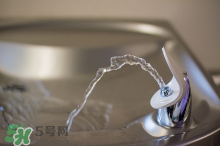 飲水機里的水可以放多久?春節過來還能喝嗎