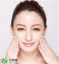 精華什么年紀(jì)用？精華什么年齡開(kāi)始用？