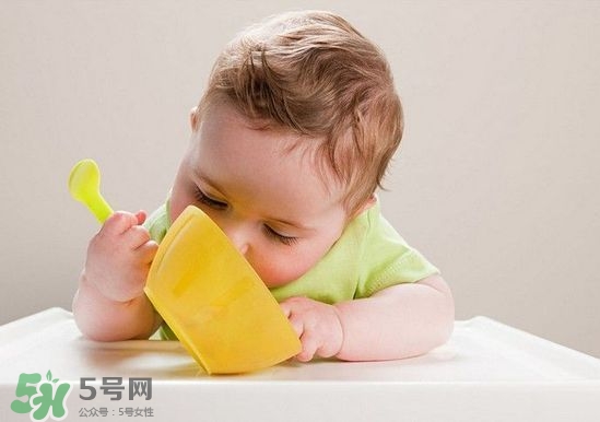 寶寶輔食一天吃幾次？寶寶每天吃輔食次數