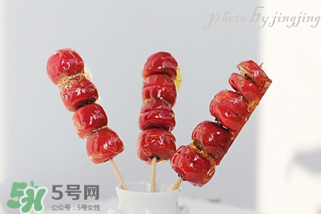 冰糖葫蘆的紙能吃嗎？冰糖葫蘆外面的膜能吃嗎？