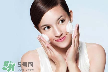 春天臉上冒痘痘怎么辦？為什么春天臉上容易出痘？