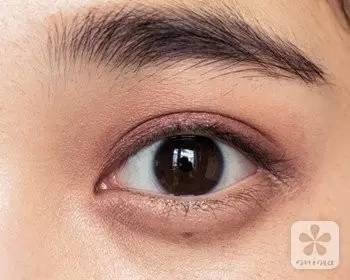 豆沙色眼影怎么畫(huà)？豆沙色眼影畫(huà)法