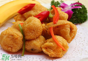 炸香蕉外面包裹的是什么？炸香蕉放面粉好還是淀粉？