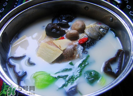鯽魚湯怎么做才白？鯽魚湯怎么熬成奶白色？