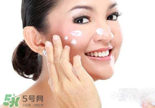 補水霜可以晚上用嗎？補水霜晚上怎么用？