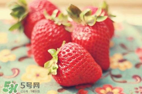 吃草莓大便會變紅嗎？吃草莓大便變紅是怎么回事？