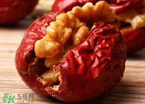 紅棗夾核桃有什么寓意？紅棗夾核桃的寓意