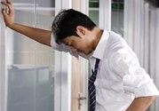 男性尿痛出血怎么回事？男性尿痛是怎么引起的
