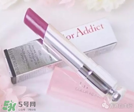 迪奧唇部磨砂膏怎么用？dior迪奧去角質唇膏使用方法