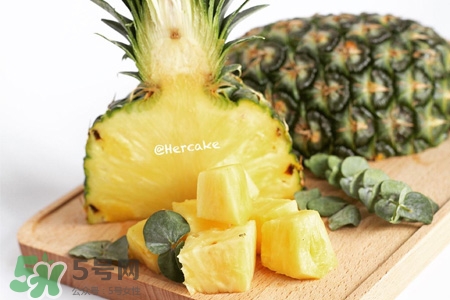 口腔潰瘍能吃菠蘿嗎？吃菠蘿會導致口腔潰瘍嗎？