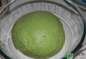 菠菜汁和面怎樣做更綠？怎么樣菠菜汁和面更綠？