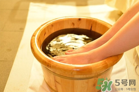 艾草泡腳有助懷孕嗎？艾草泡腳有助于備孕嗎？