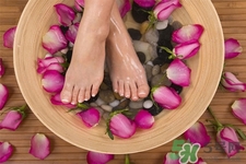 艾草泡腳治月經(jīng)不調(diào)嗎？?月經(jīng)不調(diào)能用艾草泡腳嗎？