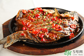 薺菜和鯽魚能一起吃嗎？薺菜和鯽魚一起吃會(huì)流產(chǎn)嗎？