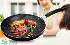 麥飯石鍋和鐵鍋哪個(gè)好？麥飯石鍋和鐵鍋對(duì)比