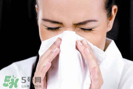 過敏性鼻炎能抽煙嗎？抽煙會(huì)使過敏性鼻炎加重嗎？