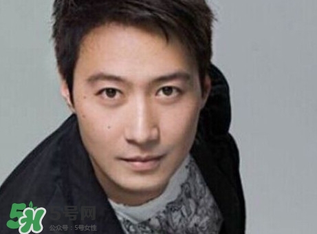 怎么去除疤痕?。咳绾稳コ毯塾?></p><h3>如何去除疤痕印</h3><p>方法一 按摩去疤法</p><p>按摩也能消除疤痕，因為按摩能夠適度的活血化瘀，幫忙疏通脛骨。而疤痕是新生組織，因生長不均衡而產生，所以按摩能夠有效的恢復局部組織的活力，促進新生皮膚再生，對身體很多方面也有好處。但是切記只針對淺的正在復原的疤痕。</p><p>手法：利用手掌根部輕柔疤痕，每天三次，每次堅持十分鐘即可。</p><p>方法二 姜片去疤痕</p><p>把新鮮的姜洗干凈以后切成片，然后用姜片輕擦疤痕，輕擦數次以后，將姜片敷在疤痕部位，然后在去掉更換一片，重復兩三次。這個方法一定要堅持下去哦，每天這樣操作兩次，長期下來，小點的疤痕會消失的。因為生姜具有抑制肉芽組織生長的功效，從而降低疤痕形成和生長。</p><p style=