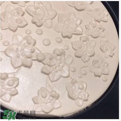 紀梵?；ǘ涓〉癫蕣y盤多少錢？紀梵希花朵浮雕高光修容盤價格
