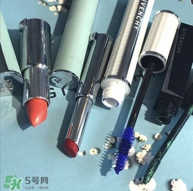 紀梵希花朵浮雕彩妝盤多少錢？紀梵?；ǘ涓〉窀吖庑奕荼P價格
