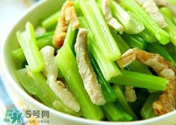 芹菜怎么炒好吃？芹菜怎么炒不苦