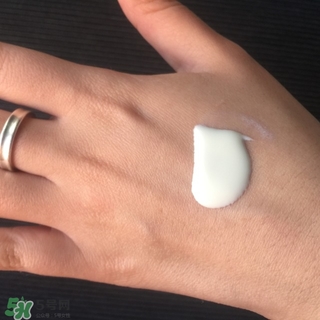 隔離霜和妝前乳都要用嗎？隔離霜和妝前乳哪個好