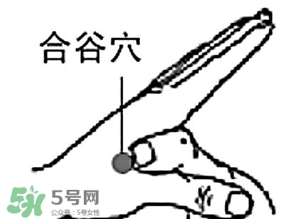 媽媽病毒性感冒需要停止喂奶嗎？媽媽感冒了喂奶需要注意什么？