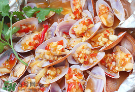 花甲能和白酒一起吃嗎？花甲和白酒在一起會食物中毒嗎？