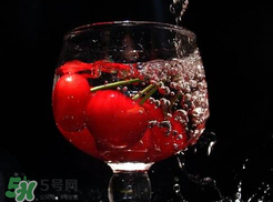 櫻桃酒能治痛風(fēng)嗎？櫻桃泡酒能治痛風(fēng)嗎？