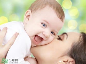 哺乳期媽媽用護(hù)膚品對寶寶有影響嗎？哺乳期能不能用護(hù)膚品？