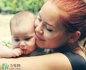哺乳期媽媽用護(hù)膚品對寶寶有影響嗎？哺乳期能不能用護(hù)膚品？