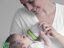 Comotomo可么多么硅膠奶瓶顏色有幾種？Comotomo可么多么有幾個顏色?