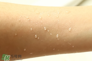 ajuste防曬噴霧哪個(gè)顏色好？ajuste防曬噴霧藍(lán)色綠色白色區(qū)別