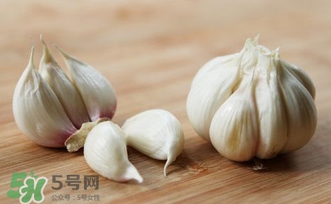 蒜頭發芽了還能吃嗎？蒜頭發芽了芽心能吃嗎
