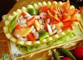 甜瓜和海鮮能一起吃嗎？吃海鮮能吃香瓜嗎？