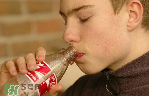 喝碳酸飲料會殺精嗎？碳酸飲料會導(dǎo)致不孕嗎