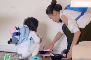 餃子的奶牛背包是什么牌子？寶寶背包應(yīng)該怎么挑選？
