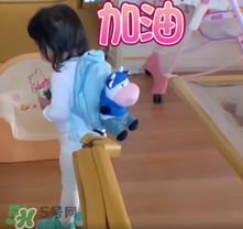 餃子的奶牛背包是什么牌子？寶寶背包應(yīng)該怎么挑選？