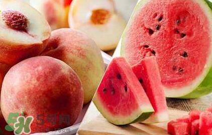 桃子和西瓜一起吃會中毒嗎？桃子和西瓜能一起吃嗎？