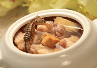 鱷魚肉燉湯要去皮嗎？鱷魚肉煲湯新鮮的好還是干的好